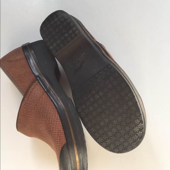 EUC Dansko leather shoes - Picture 8 of 8